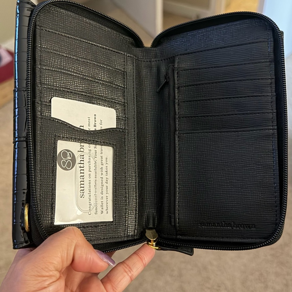Samantha Brown RFID Glossy Black Crocodile-Embossed Women's Wallet with Straps - Picture 4 of 6